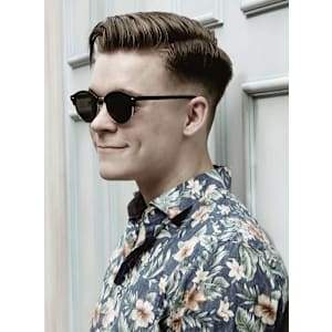 刈り上げセンターパートサーフカールフェザーパーママレットヘア