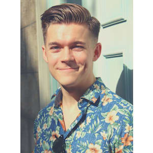 刈り上げセンターパートサーフカールフェザーパーママレットヘア