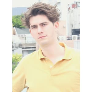 刈り上げセンターパートサーフカールフェザーパーママレットヘア