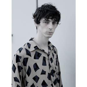 刈り上げセンターパートサーフカールフェザーパーママレットヘア