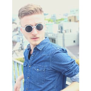 刈り上げセンターパートサーフカールフェザーパーママレットヘア