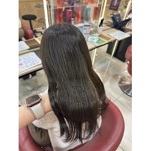 オリーブグレージュ