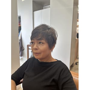 ダークベージュ