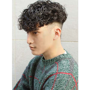 刈り上げセンターパートサーフカールフェザーパーママレットヘア