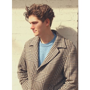 刈り上げセンターパートサーフカールフェザーパーママレットヘア