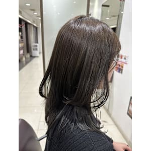 オリーブグレージュ