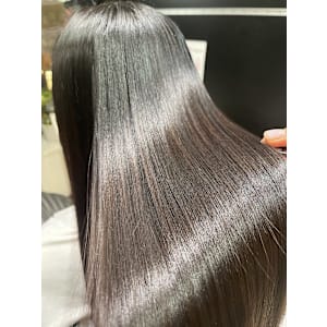 髪質改善専門サロンEmuest×スタイル