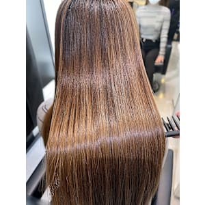 髪質改善専門サロンEmuest×スタイル