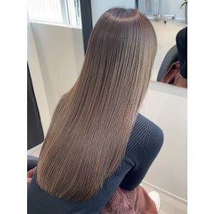 髪質改善専門サロンEmuest×スタイル