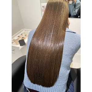 髪質改善専門サロンEmuest×スタイル