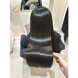 髪質改善専門サロンEmuest×スタイル