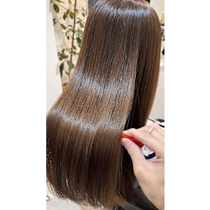 髪質改善専門サロンEmuest×スタイル