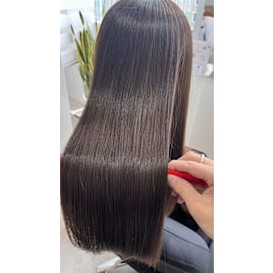 髪質改善専門サロンEmuest×スタイル