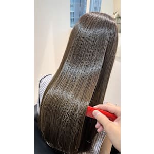 髪質改善専門サロンEmuest×スタイル