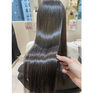 髪質改善専門サロンEmuest×スタイル