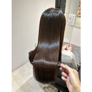 髪質改善専門サロンEmuest×スタイル