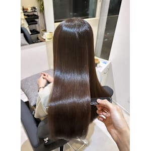 髪質改善専門サロンEmuest×スタイル