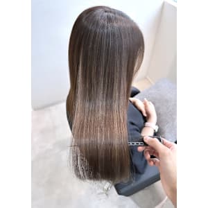 髪質改善専門サロンEmuest×スタイル