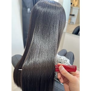 髪質改善専門サロンEmuest×スタイル