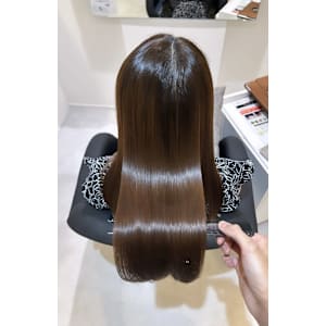 髪質改善専門サロンEmuest×スタイル