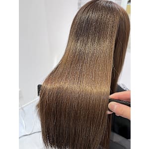 髪質改善専門サロンEmuest×スタイル