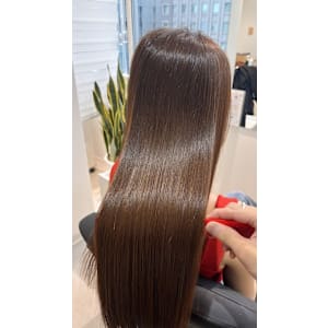 髪質改善専門サロンEmuest×スタイル