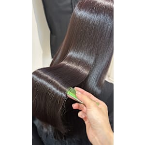 髪質改善専門サロンEmuest×スタイル