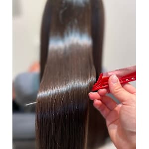 髪質改善専門サロンEmuest×スタイル