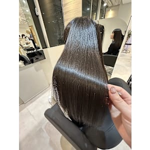 髪質改善専門サロンEmuest×スタイル