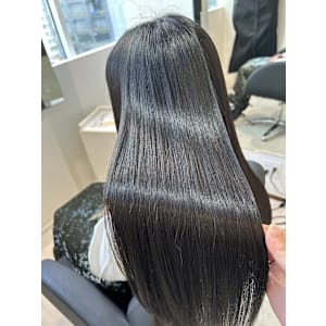 髪質改善専門サロンEmuest×スタイル