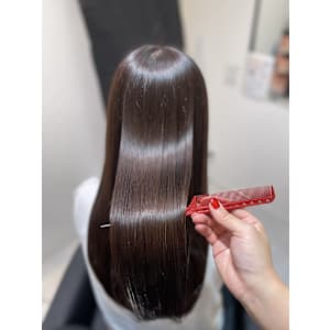 髪質改善専門サロンEmuest×スタイル