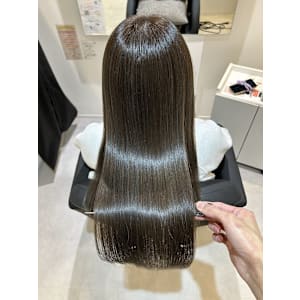 髪質改善専門サロンEmuest×スタイル