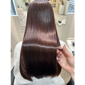 髪質改善専門サロンEmuest×スタイル