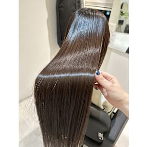 髪質改善専門サロンEmuest×スタイル