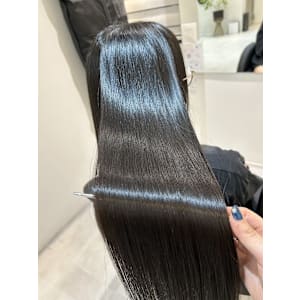 髪質改善専門サロンEmuest×スタイル