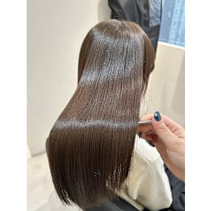 髪質改善専門サロンEmuest×スタイル