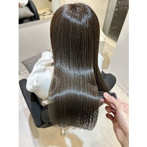 髪質改善専門サロンEmuest×スタイル