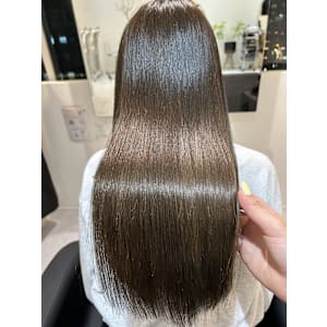 髪質改善専門サロンEmuest×スタイル