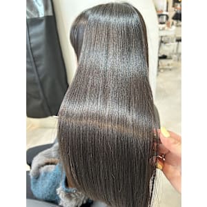 髪質改善専門サロンEmuest×スタイル