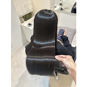 髪質改善専門サロンEmuest×スタイル