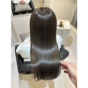 髪質改善専門サロンEmuest×スタイル