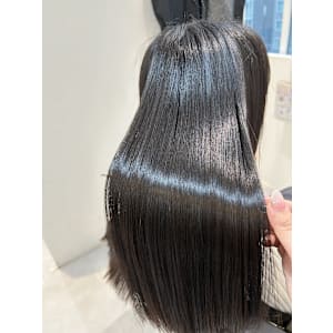 髪質改善専門サロンEmuest×スタイル