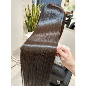 髪質改善専門サロンEmuest×スタイル