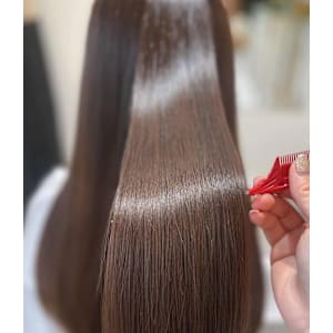 髪質改善専門サロンEmuest×スタイル