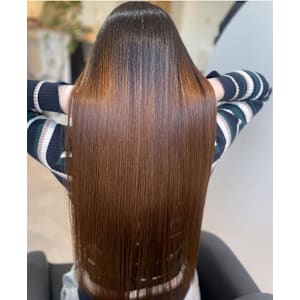 髪質改善専門サロンEmuest×スタイル