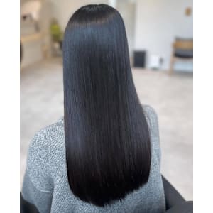 髪質改善専門サロンEmuest×スタイル