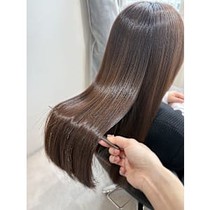 髪質改善専門サロンEmuest×スタイル