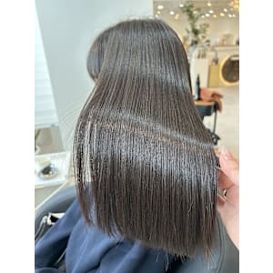 髪質改善専門サロンEmuest×スタイル