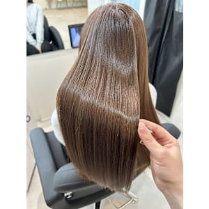 髪質改善専門サロンEmuest×スタイル