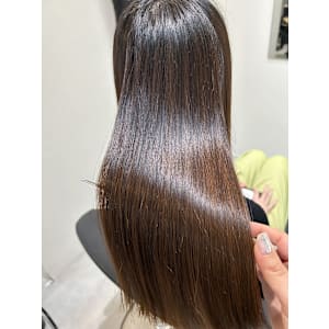 髪質改善専門サロンEmuest×スタイル